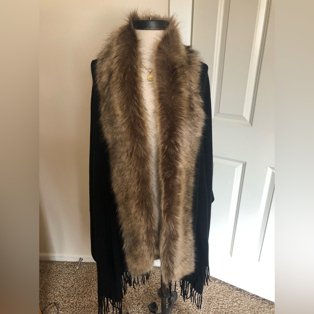 Faux fur collar drape/ruana